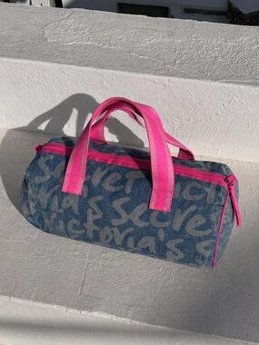 Rare Y2K Victoria’s Secret Duffle Bag 💕